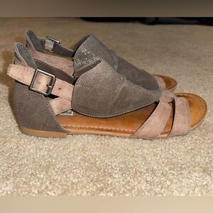 Women’s Not Rated sandals.